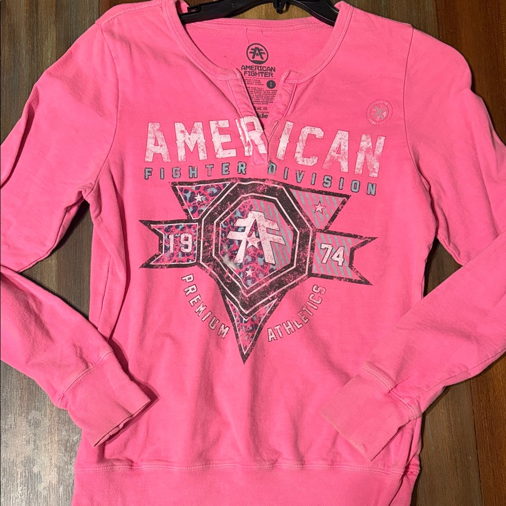 American Fighter Pink Graphic Long Sleeve Split Neck Top Womens Small Athletic